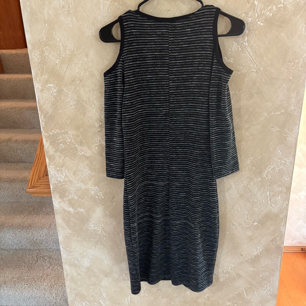 Karen Kane Black and White Long Sleeve Dress - Picture 4 of 4